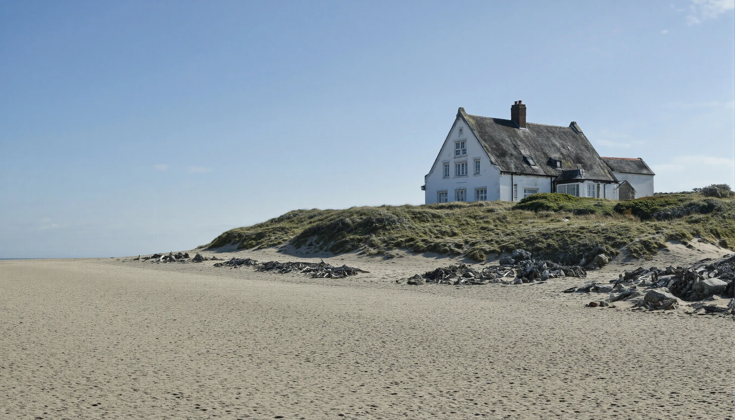 Coastal House on a Sandy Dune Under a Clear Sky #40111