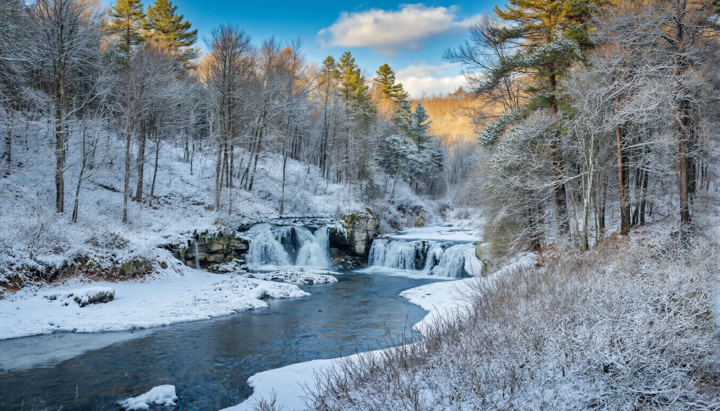 Snowy Waterfall Scene #40197