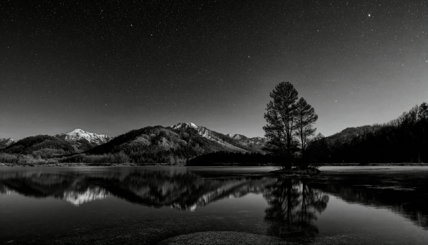 Monochrome Lake Reflection under Starry Night #40914