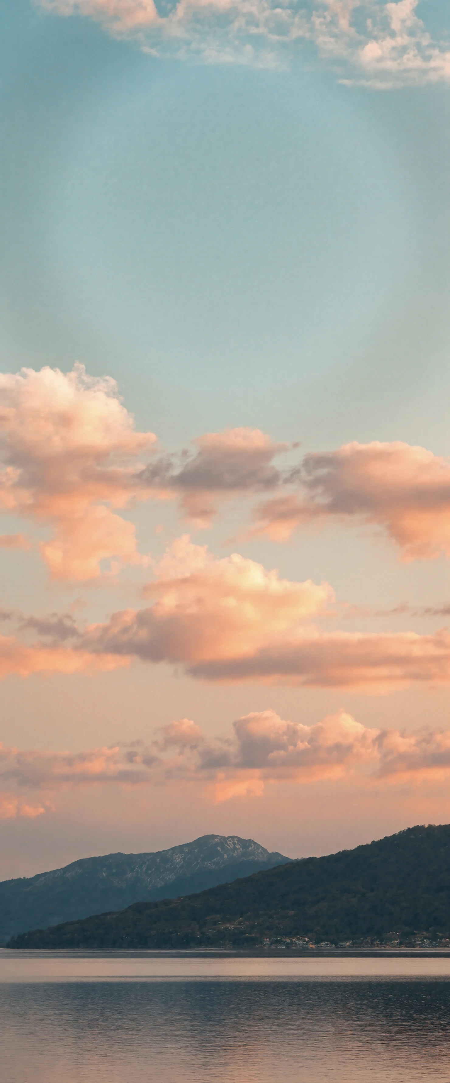 Soft Hues of a Lakeside Evening #40991