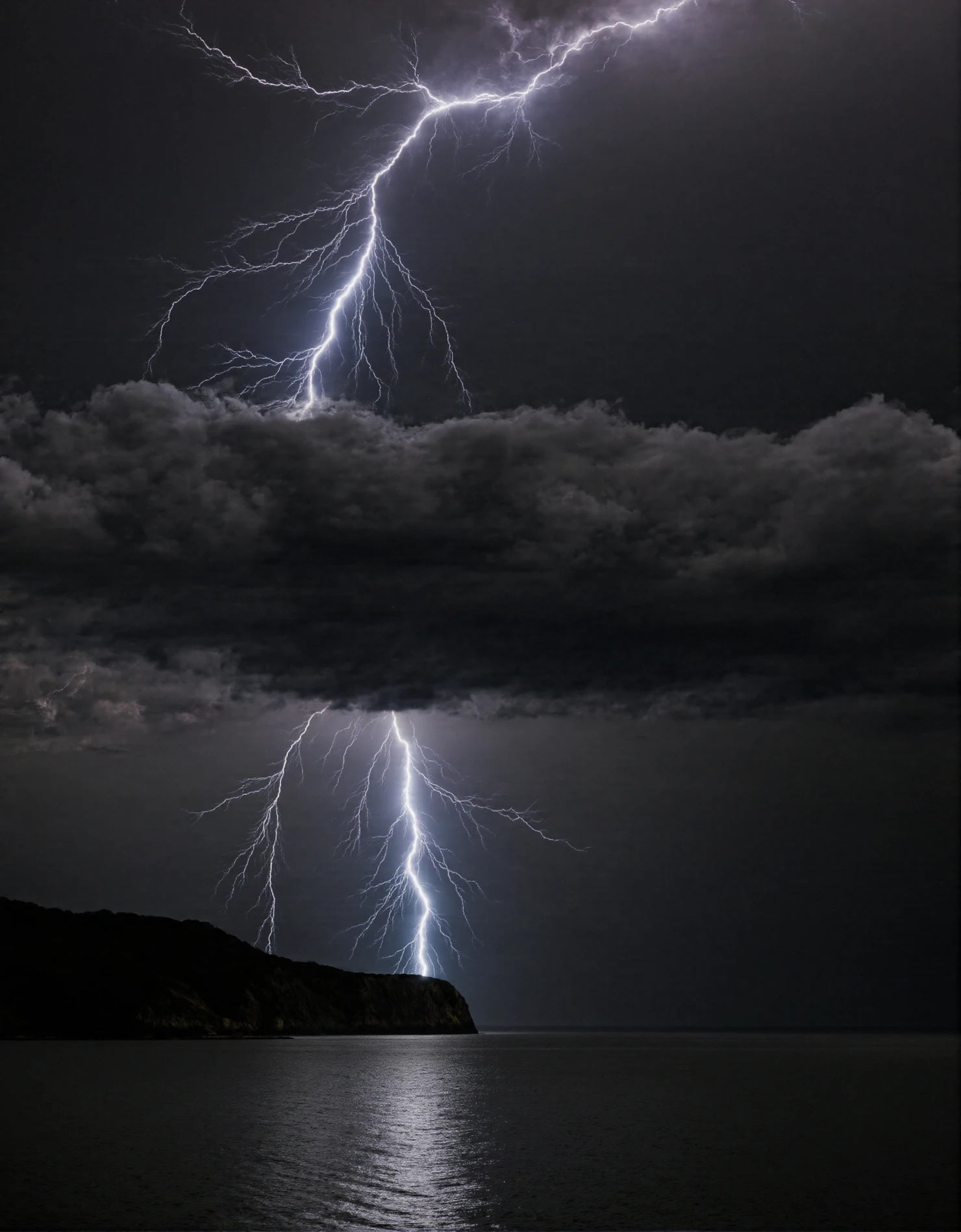 Powerful Lightning Bolt Strikes the Sea at Night #41000