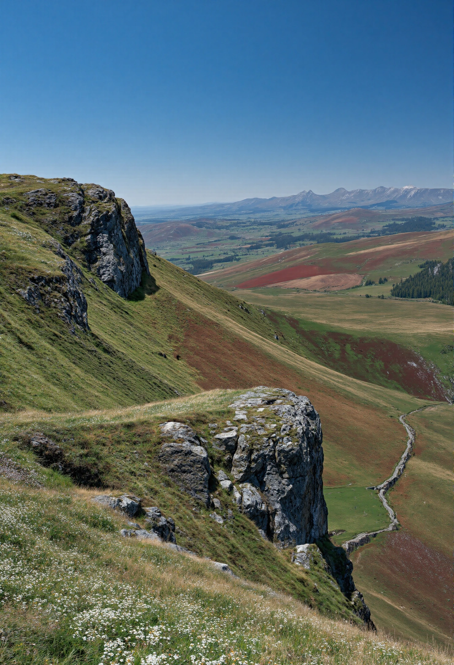 Expansive Mountain Valley Landscape with Rocky Outcrops #41103