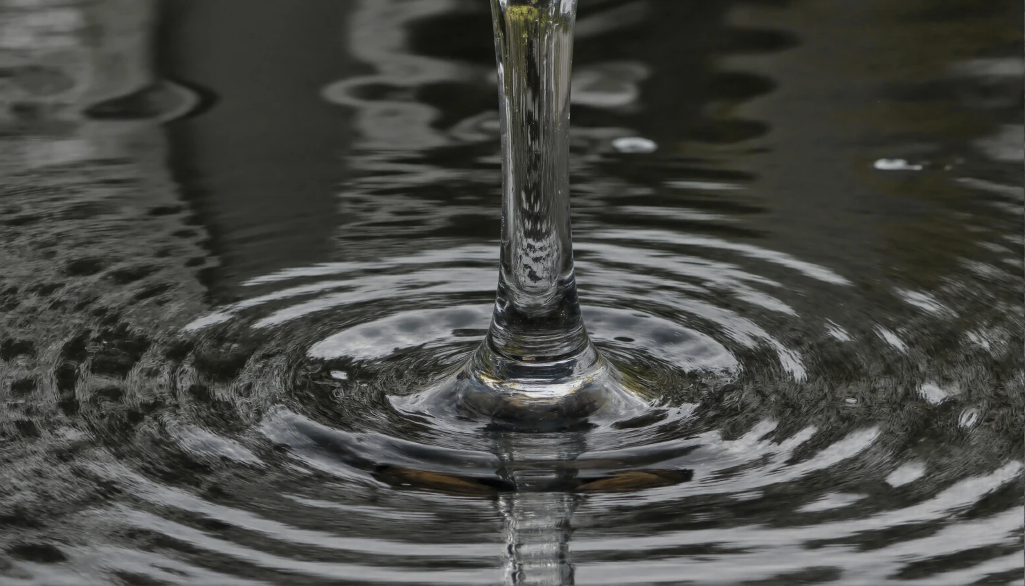 Clear Water Stream Creating Concentric Ripples #41251
