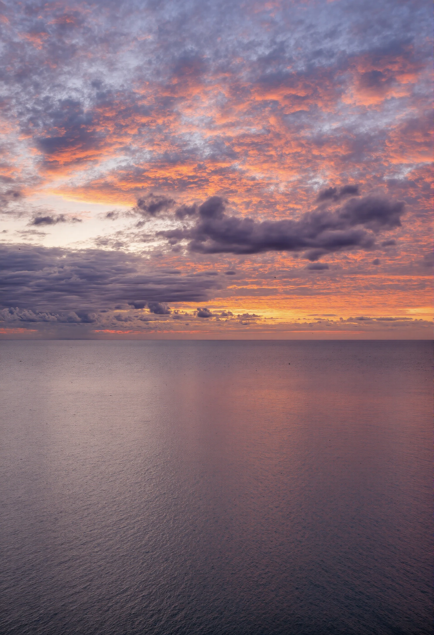 Dramatic Sunset Hues Over a Vast and Calm Ocean #41277